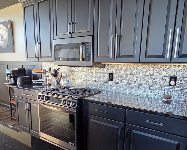 Building Photo - 1515 N Van Buren St