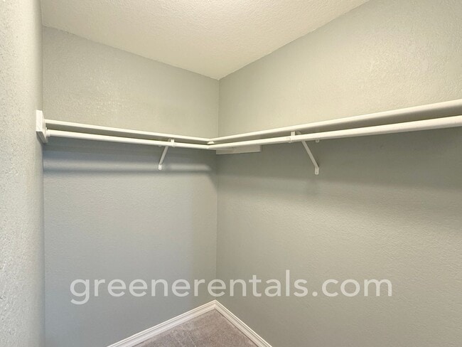 Building Photo - 2BR/1.5BA 3rd Floor Condo Overlooking Sinclair Inlet