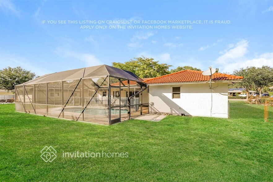 Building Photo - 10274 Ramblewood Dr