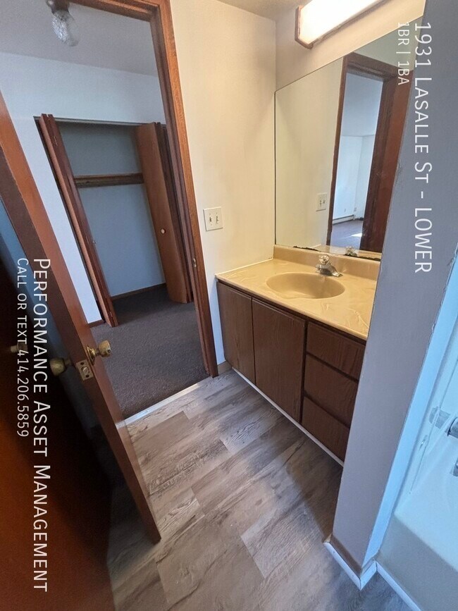 Building Photo - Lovely Racine Northside 1 Bedroom