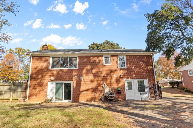 Building Photo - 1532 Starbrook Dr