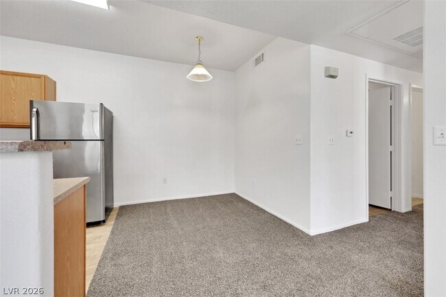 Building Photo - 2041 Hussium Hills St