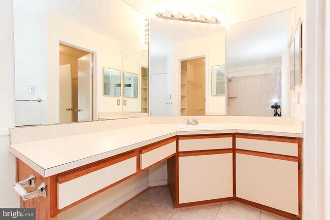 Building Photo - 3916 Penderview Dr