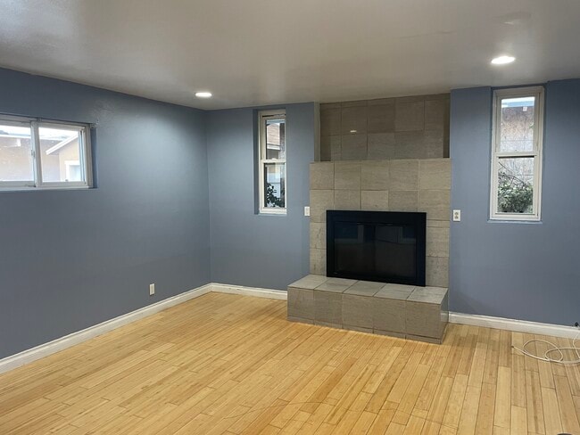 Building Photo - 11143 Ruthelen St