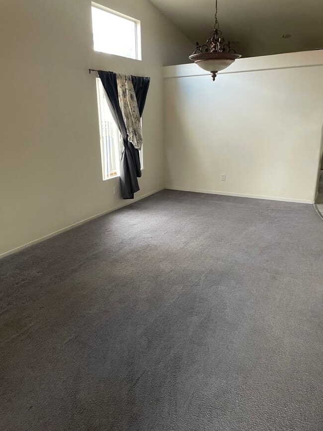 Building Photo - 3 BEDROOM SINGLE STORY HOUSE IN A CUL DE SAC