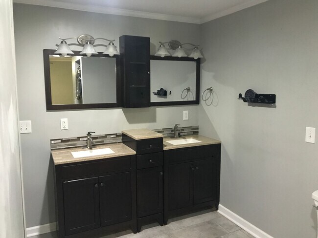 Building Photo - Great 2 Bed 2 Bath Home in East Nashville!