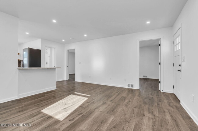 Building Photo - 1807 Laurel Terrace