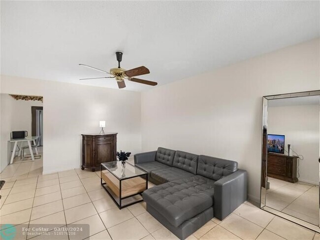 Building Photo - 5721 NW 14th Ct