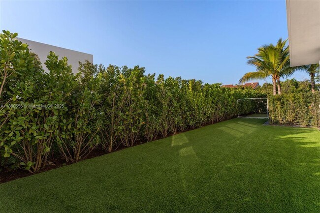 Building Photo - 16703 Botaniko Dr S