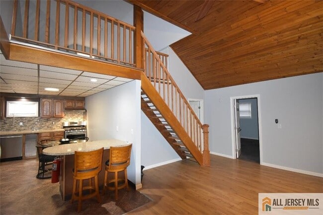 Building Photo - 99 Main St