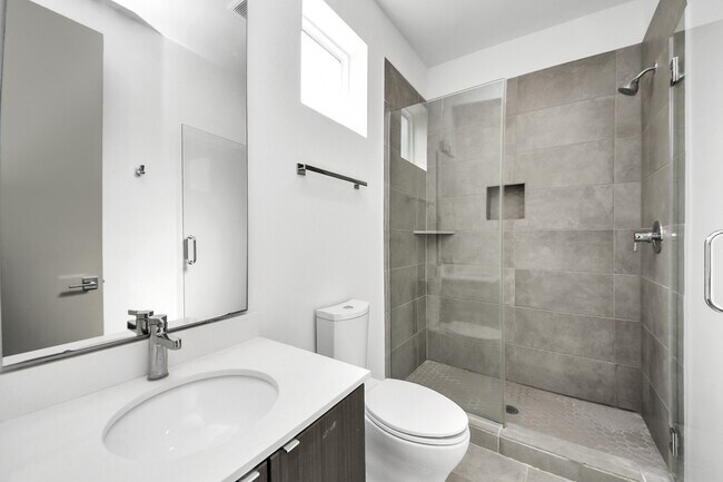 Building Photo - 2302 Johnson St