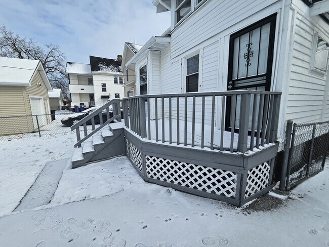 Building Photo - 3386 E 134th St