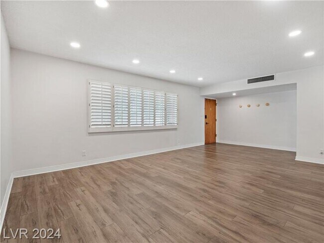 Building Photo - Spectacular Vintage 3Bed/2Bath Las Vegas h...