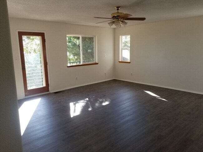 Building Photo - Coming Soon-Spacious & Modern 5-Bedroom Re...