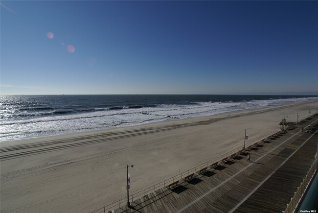 Building Photo - 25 W Broadway