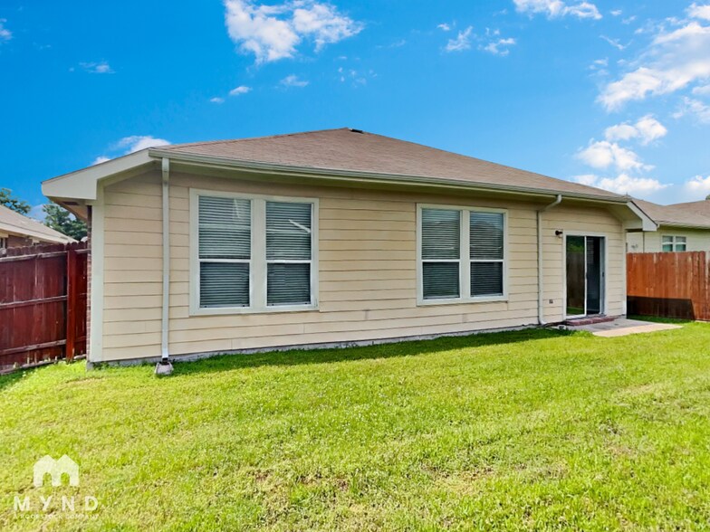 Building Photo - 1019 Cottontail Dr