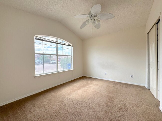 Building Photo - East El Paso 3 bed Refrig A/C