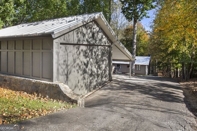 Building Photo - 8885 Bay Dr