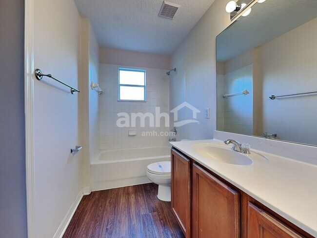 Building Photo - 1749 Oak Grove Chase Dr