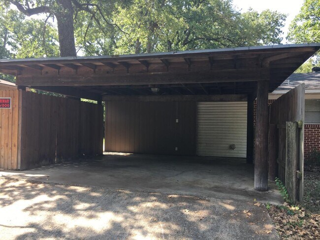 Building Photo - 2203 Mercedes Rd
