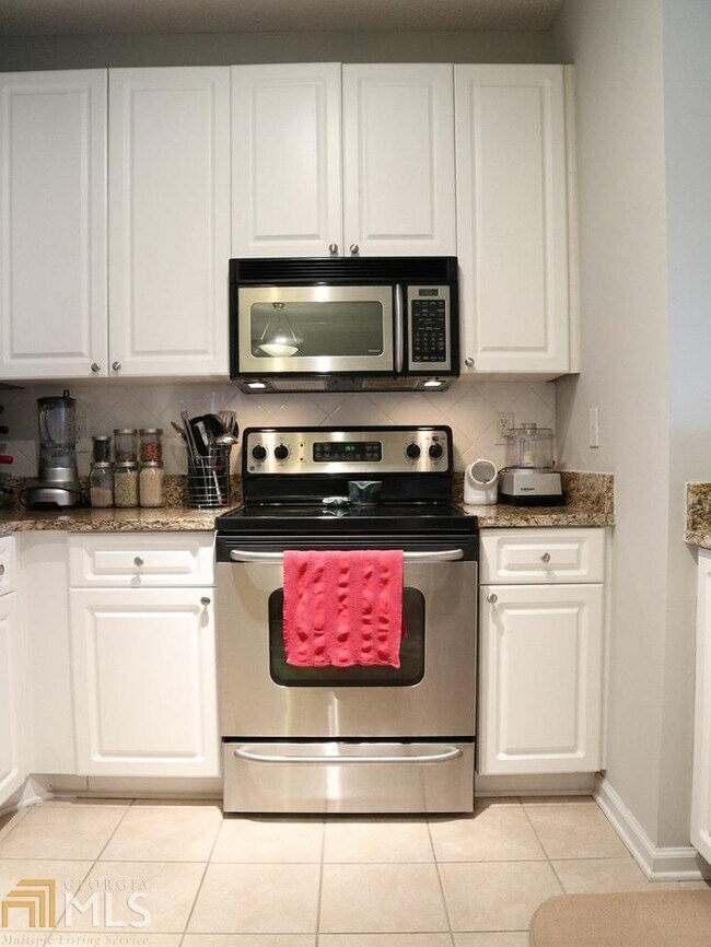 Building Photo - 10 Perimeter Summit Blvd