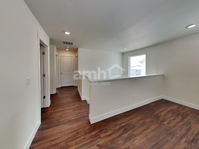 Building Photo - 11553 W Mesquite St