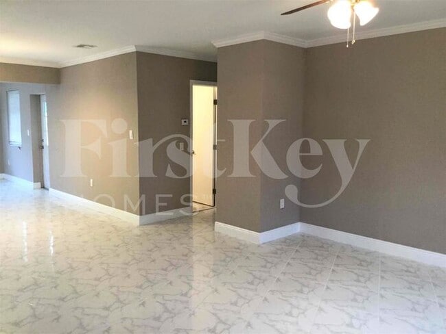 Building Photo - 401 SW 68th Blvd