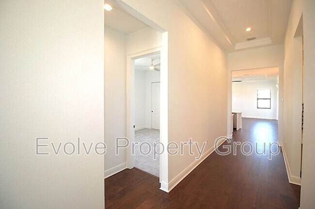 Building Photo - 20 Del Palma Dr