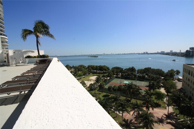 Building Photo - 1750 N Bayshore Dr