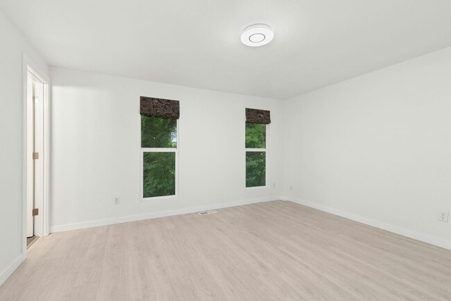 Building Photo - 4bd/2.5ba Bellevue Home