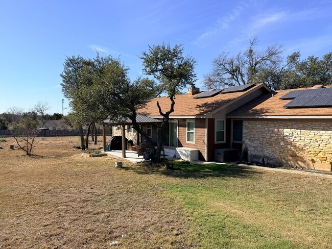 Building Photo - 2.35-acre farmhouse in the heart of Cedar Park available for rent!