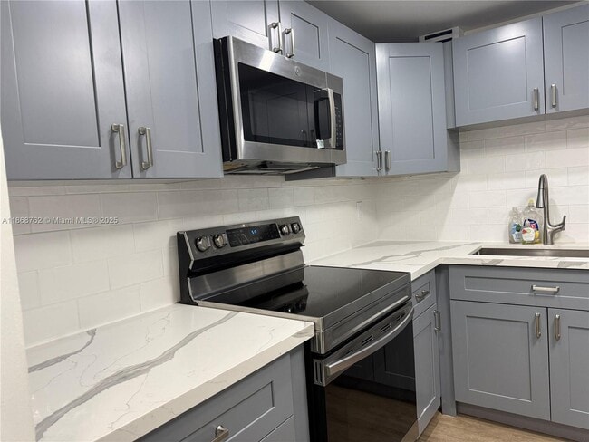 Building Photo - 4301 Collins Ave