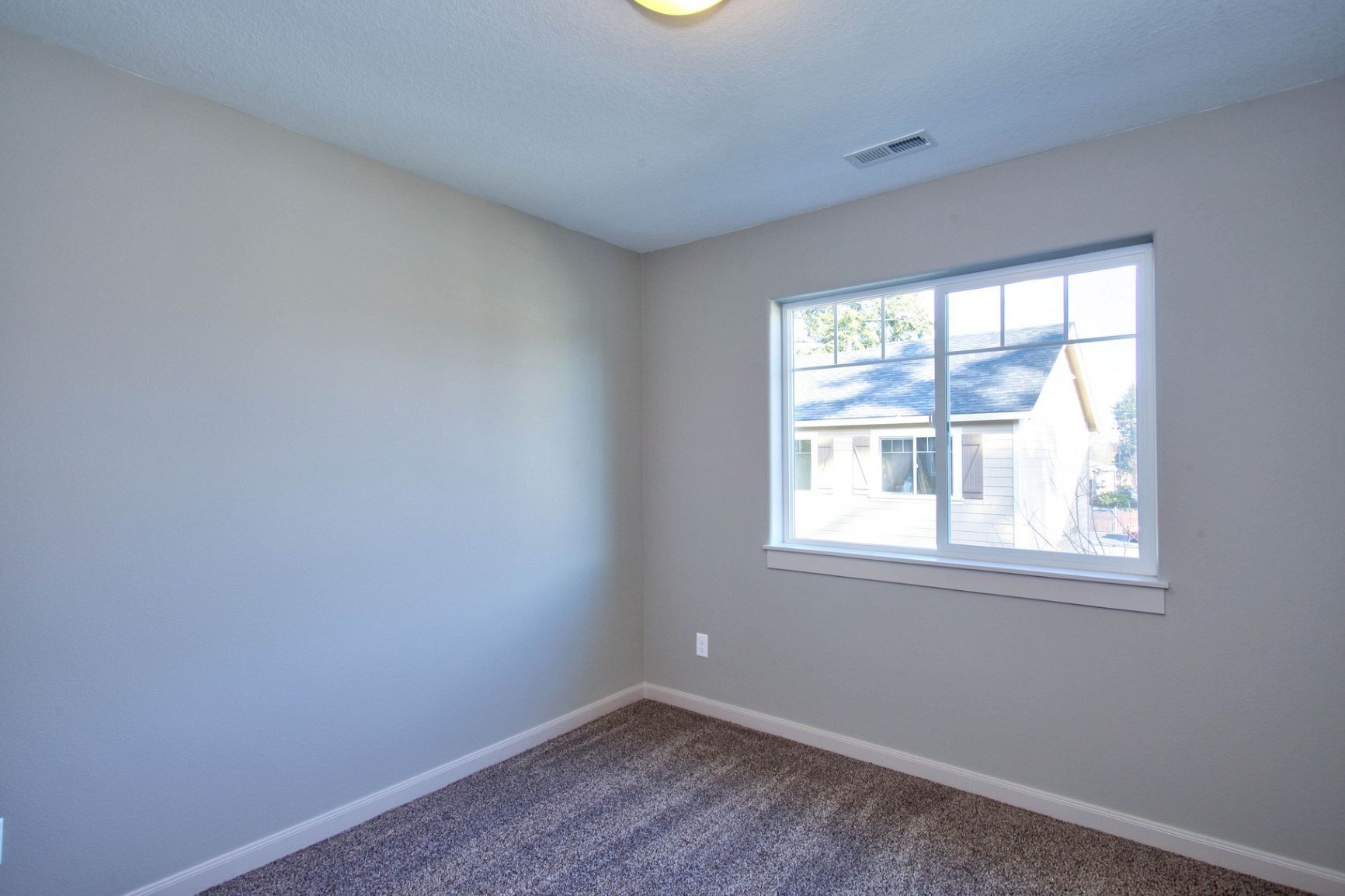 Building Photo - 9424 N Macrum Ave