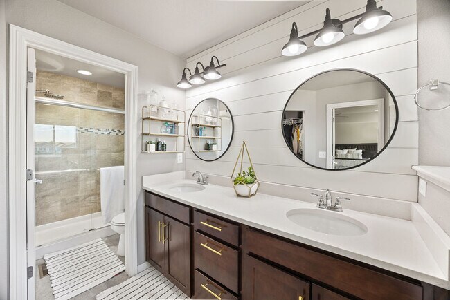 Building Photo - 580 Boxwood Dr