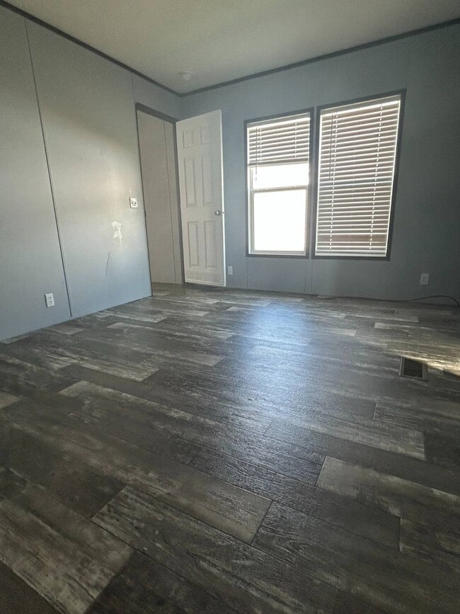 Building Photo - 575 Payne Creek