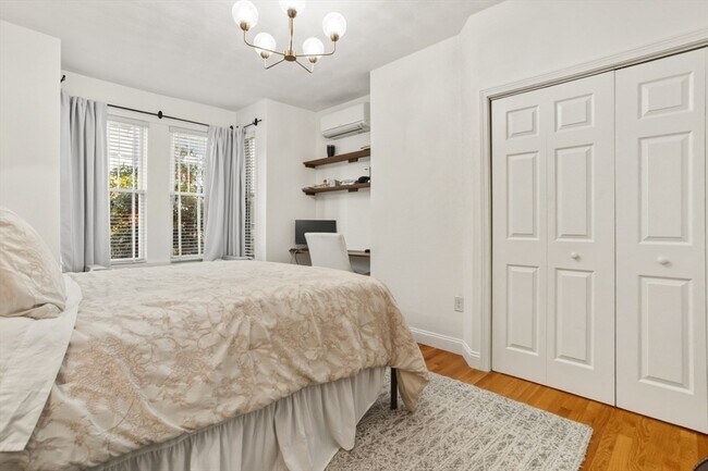 Building Photo - 171 Brooks St