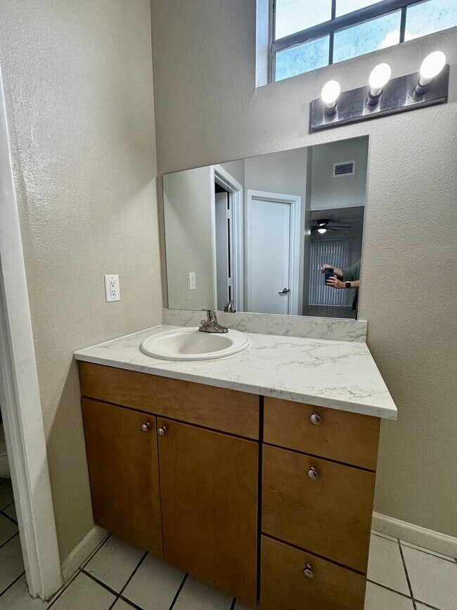 Building Photo - Renovated, Updated & Spacious Home