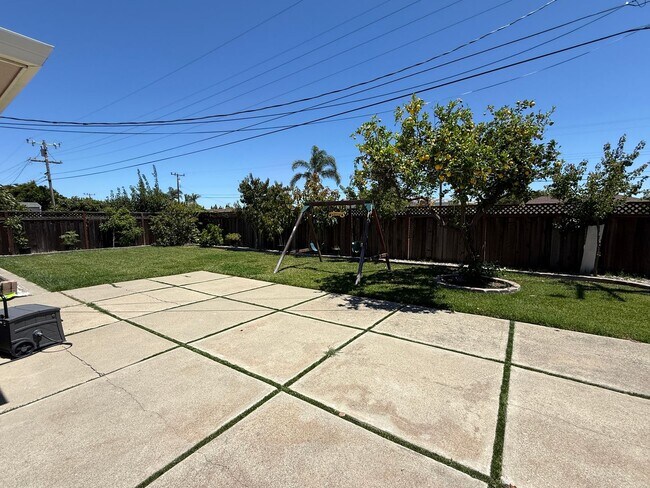 Building Photo - Updated Single Story Home located in Desirable Glenmoor Neighborhood of Fremont