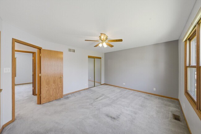 Building Photo - 752 Rosanne St
