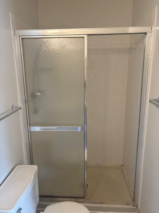 Building Photo - Updated 3bd/2.5ba Townhome in Lakewood