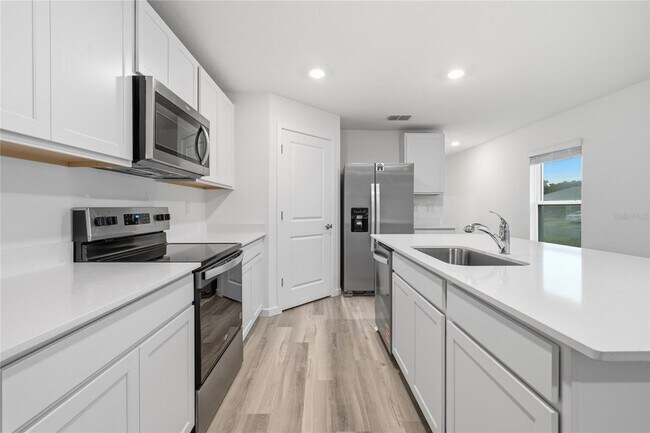 Building Photo - 3059 NE 20th Ter