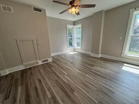 Building Photo - 718 Aetna St