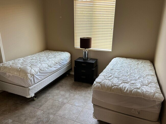 Building Photo - 59 Shoreline Dr