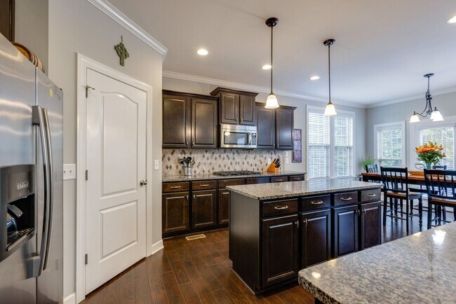 Building Photo - 5 Bedroom Home with Theater Room & 3-Car Garage in Franklin