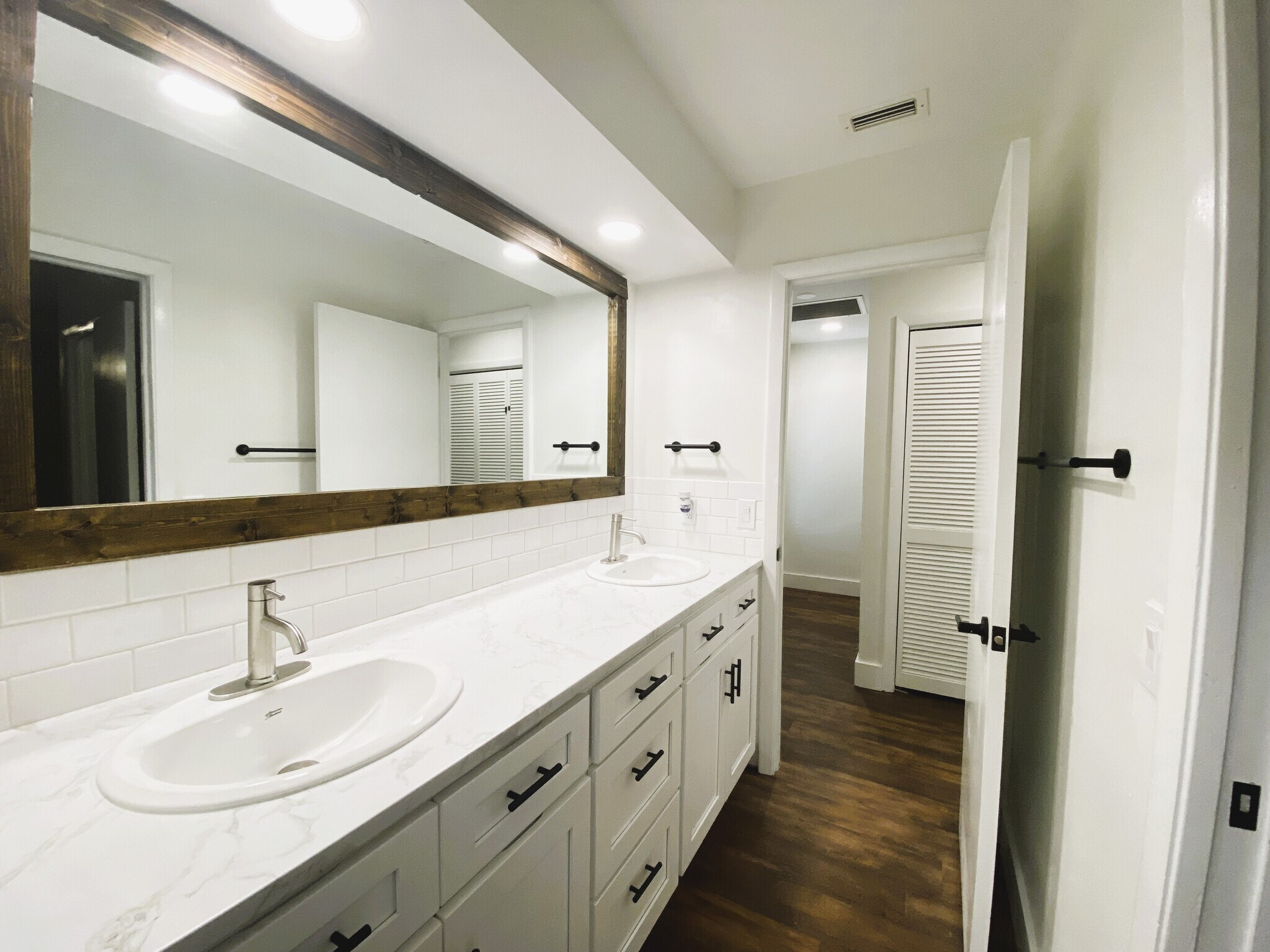 Building Photo - 9345 Green Meadows Way