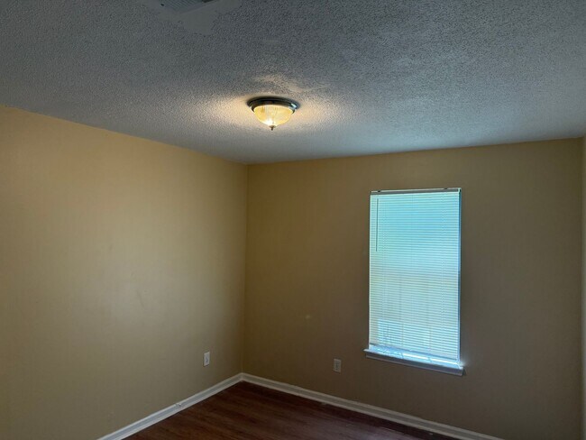 Building Photo - 2962 Bridgeport Dr