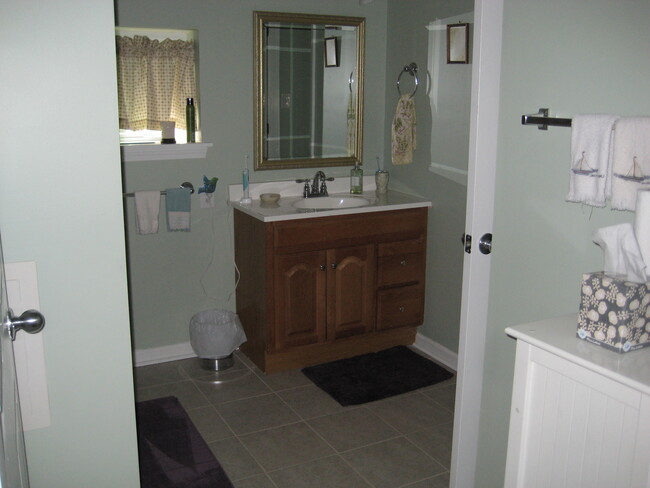 Bathroom with tub and shower - 912 Ridgeway Ave