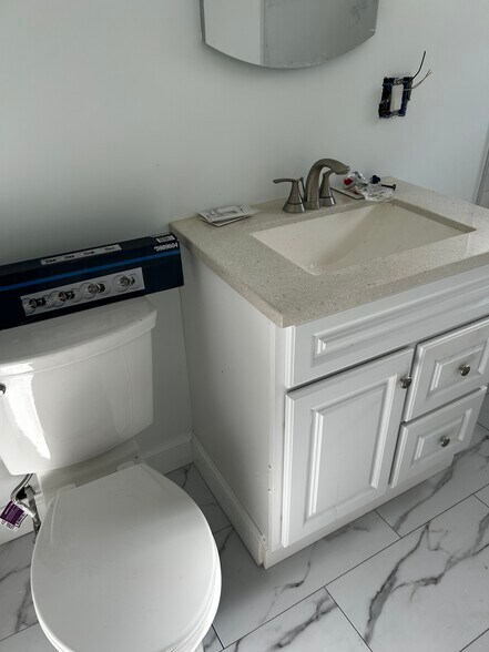 Building Photo - 176 Brush Hill Rd