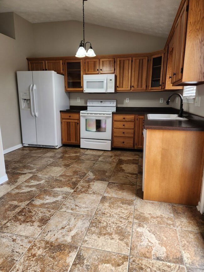 Building Photo - Beautiful Ranch Home