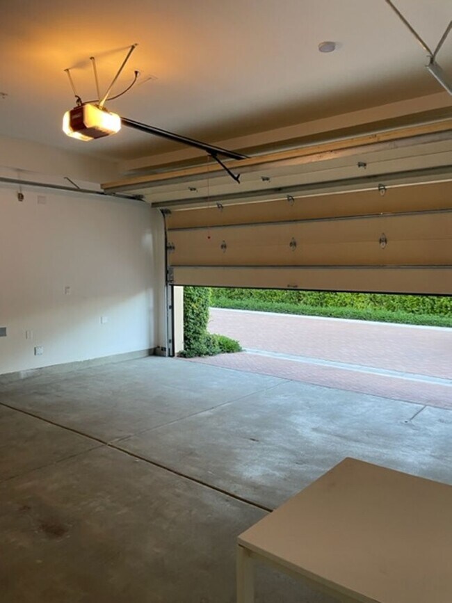 Building Photo - Newer home In Los Olivos
